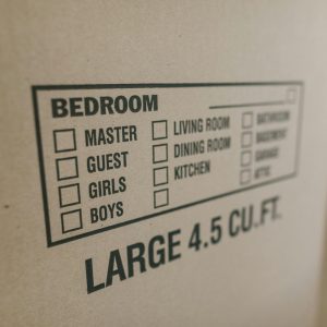 Label on a cardboard box showing room types for moving, large 4.5 cu ft size.